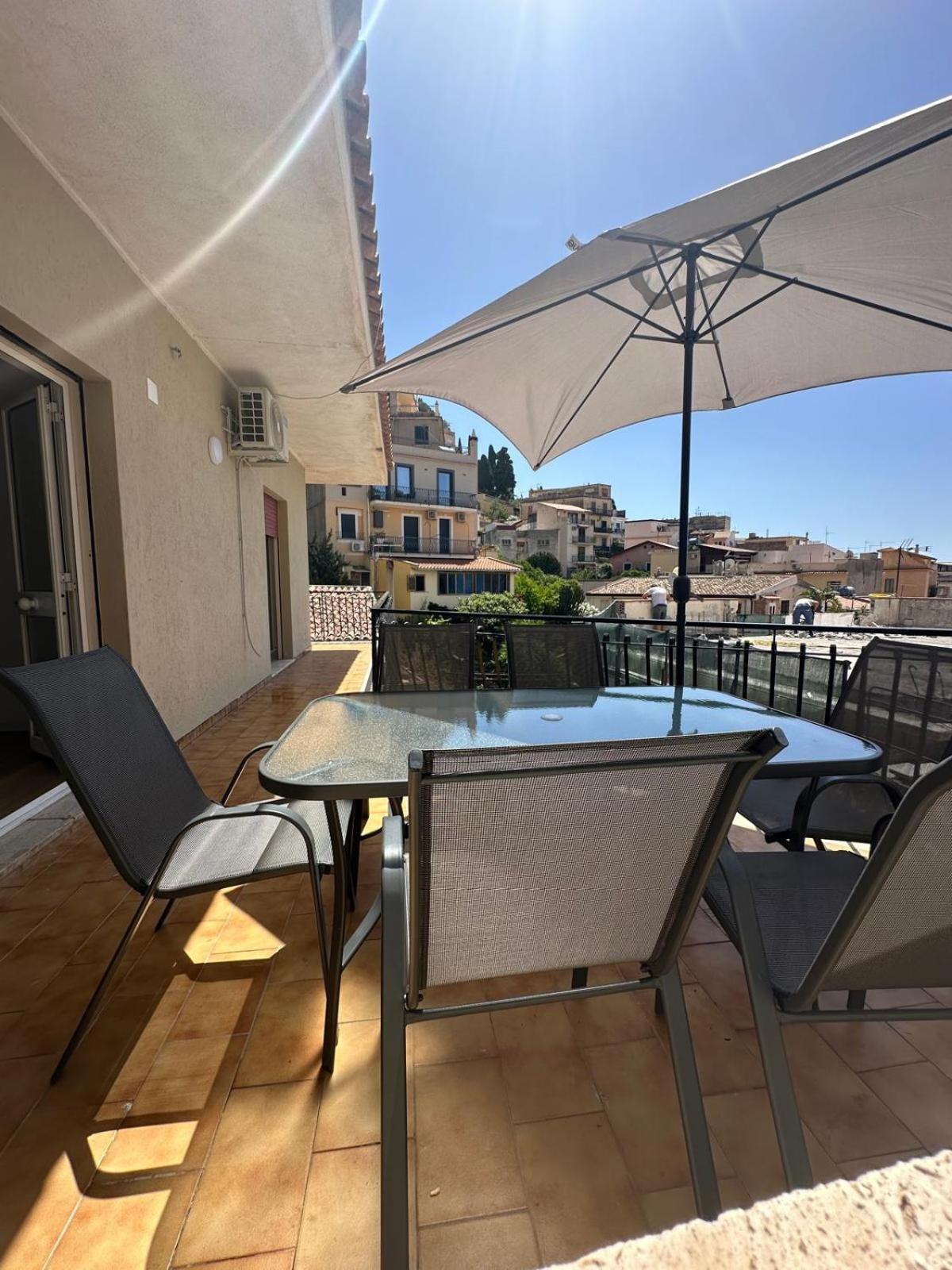 We Home Taormina Center With Parking Exterior foto